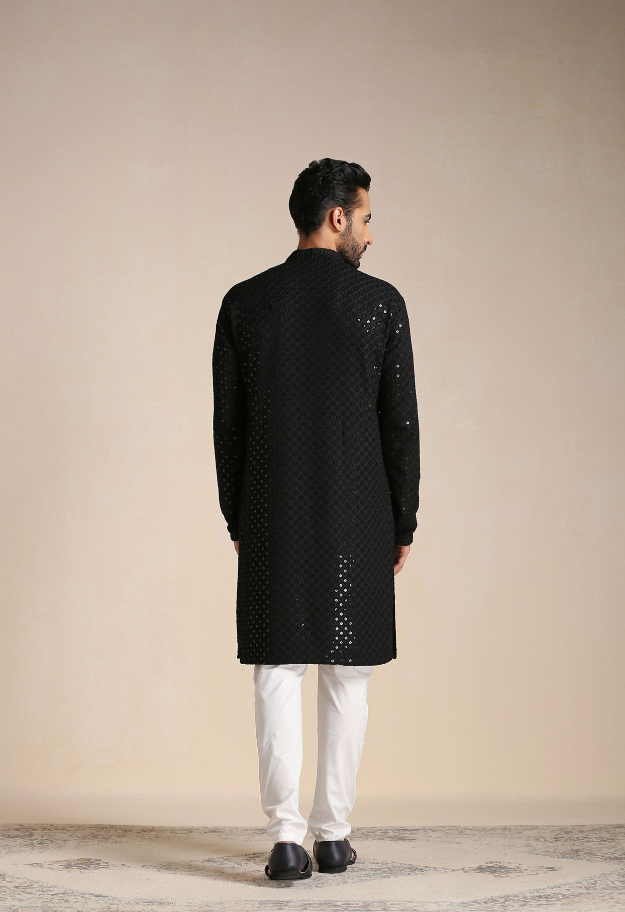 alt message - Manyavar Men Black Chikankari Kurta Set image number 3