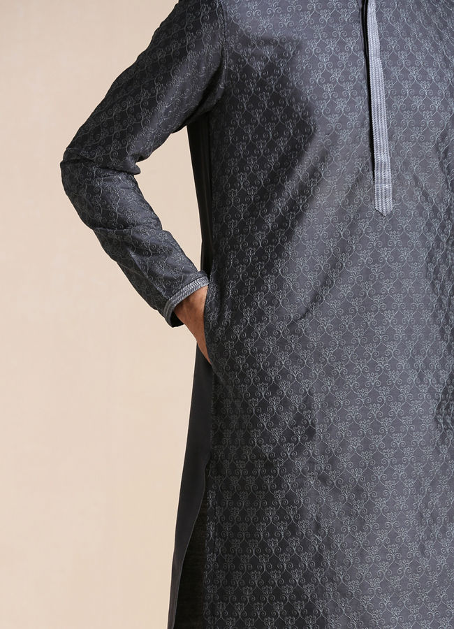 alt message - Manyavar Men Anchor Grey Patterned Kurta Set image number 2