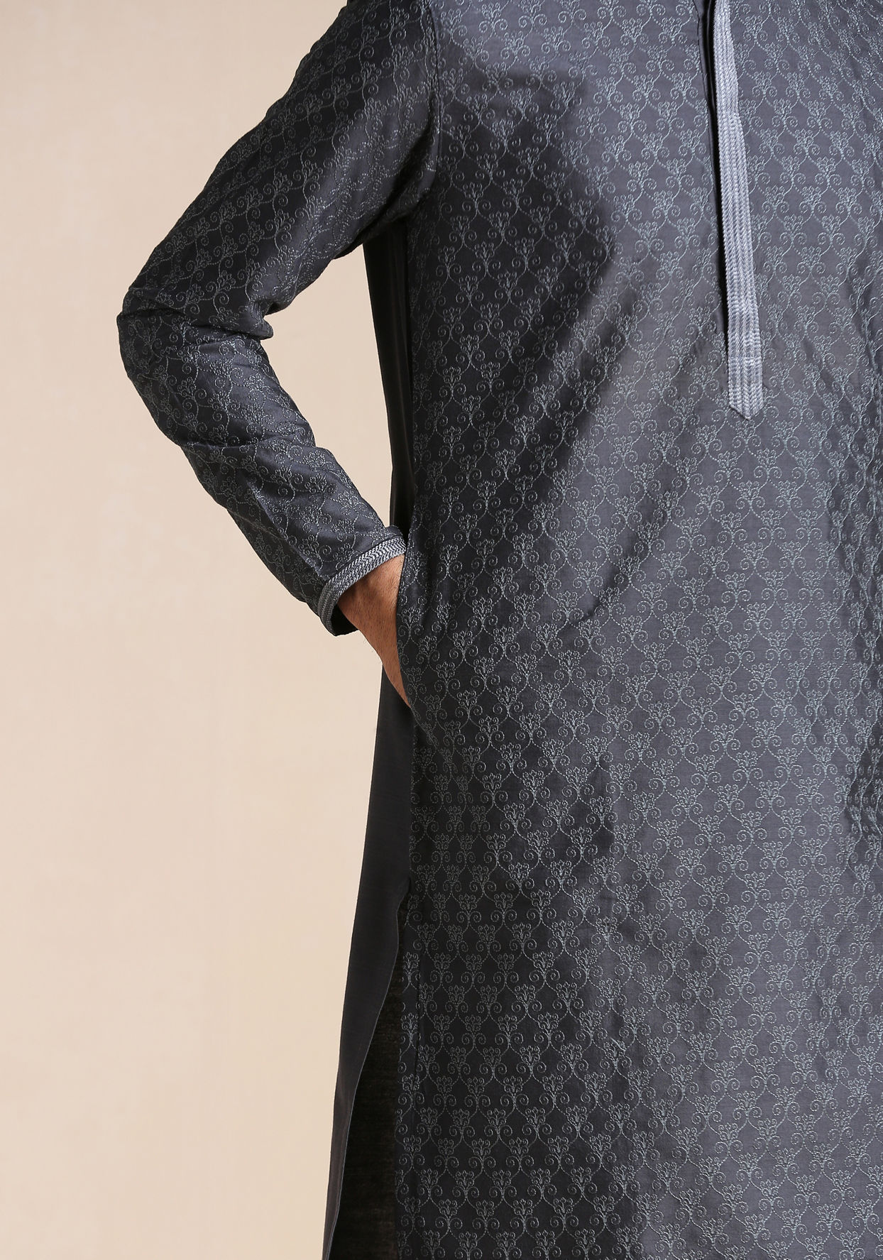 alt message - Manyavar Men Anchor Grey Patterned Kurta Set image number 2