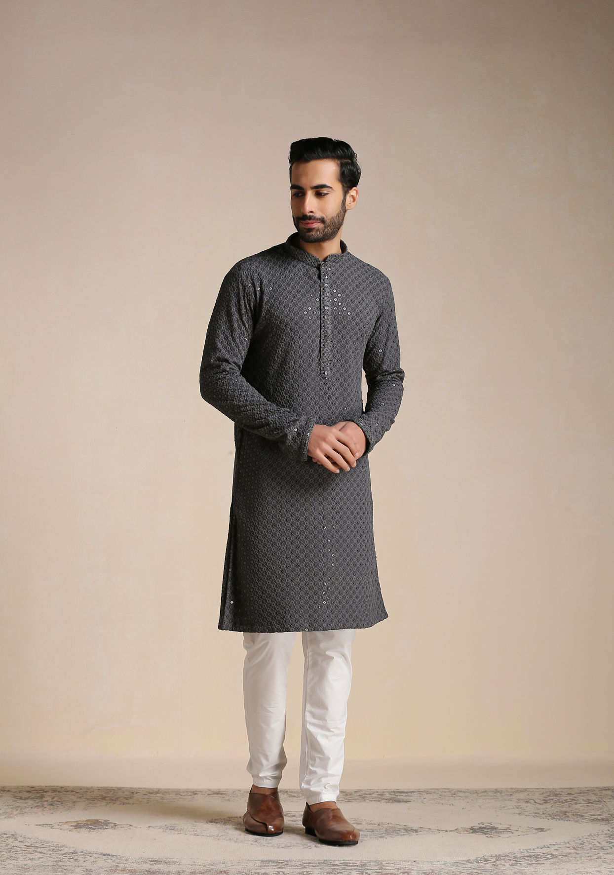 alt message - Manyavar Men Light Grey Chikankari Kurta Set image number 1