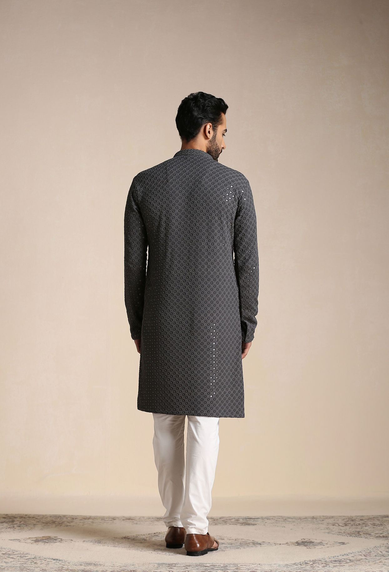 alt message - Manyavar Men Light Grey Chikankari Kurta Set image number 3