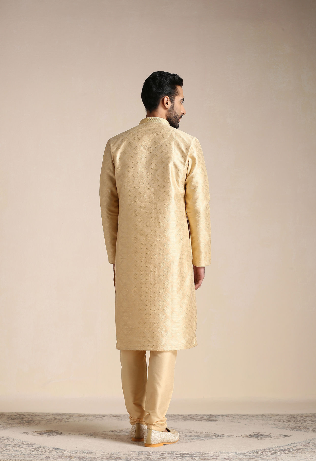 alt message - Manyavar Men Golden Beige Self-Patterned Kurta Set image number 3