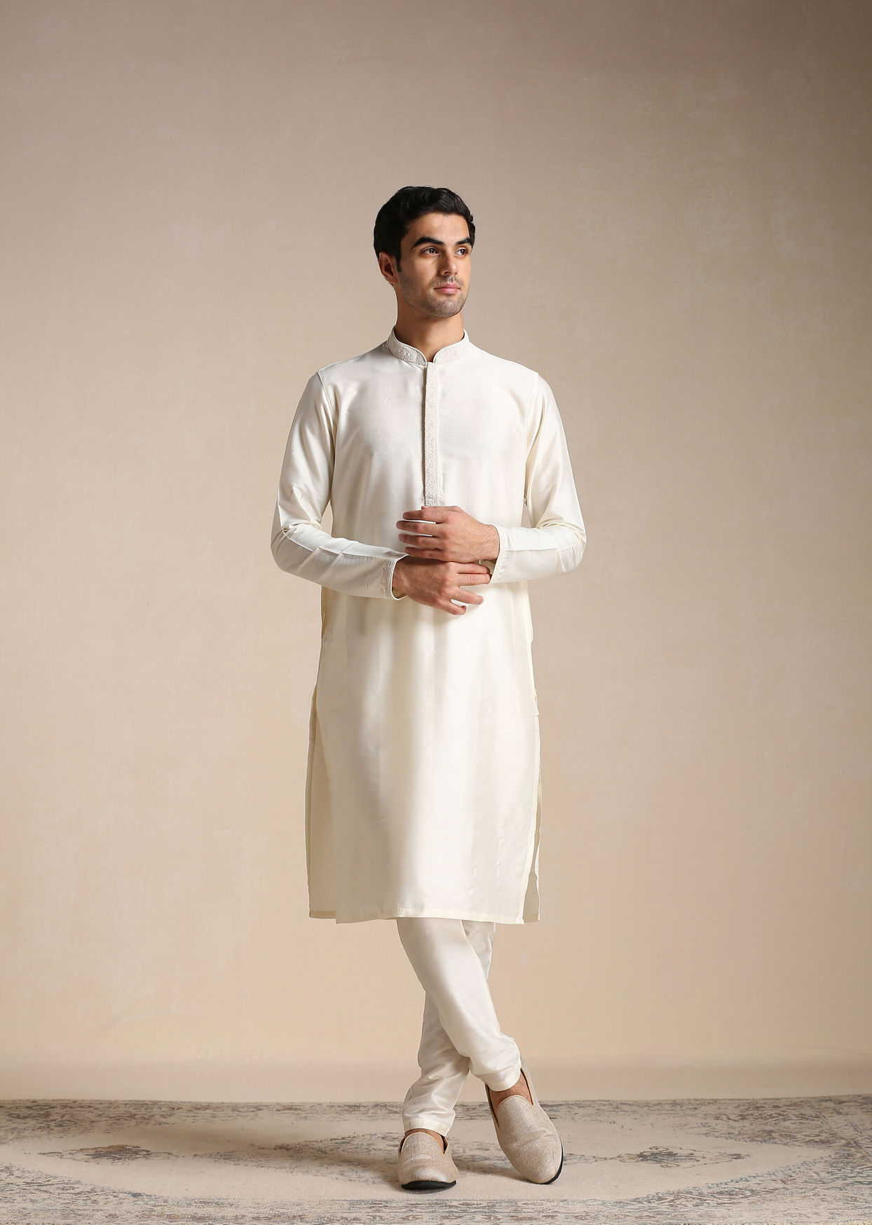 alt message - Manyavar Men Pearl White Embroidered Neck Kurta Set image number 1