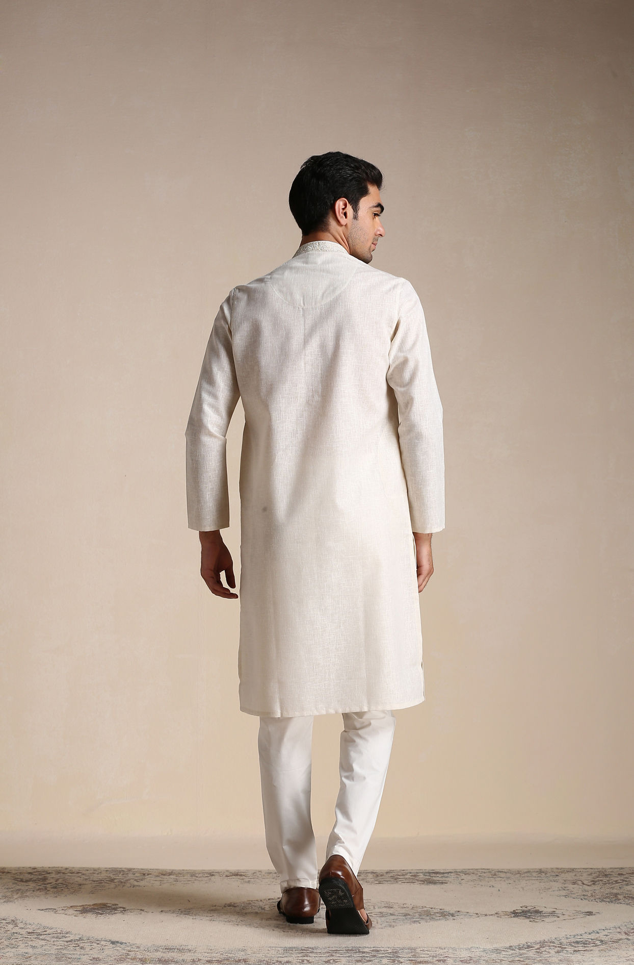 Manyavar Men Cream Kurta Pajama With Collar & Placket Embroidery