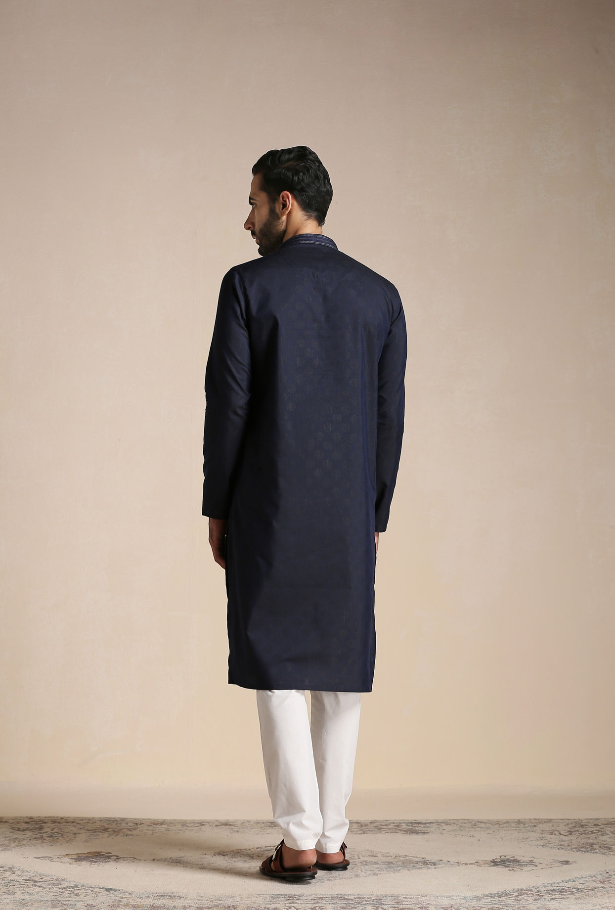 Manyavar Men Dark Indigo Dotted Patterned Kurta Set image number 3