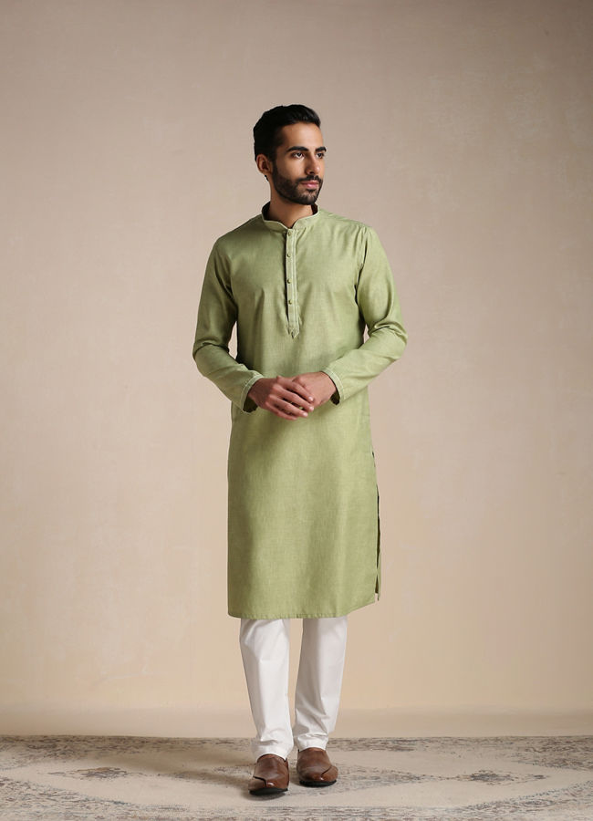 Manyavar Men Green Kurta Pajama With Embroidered Collar