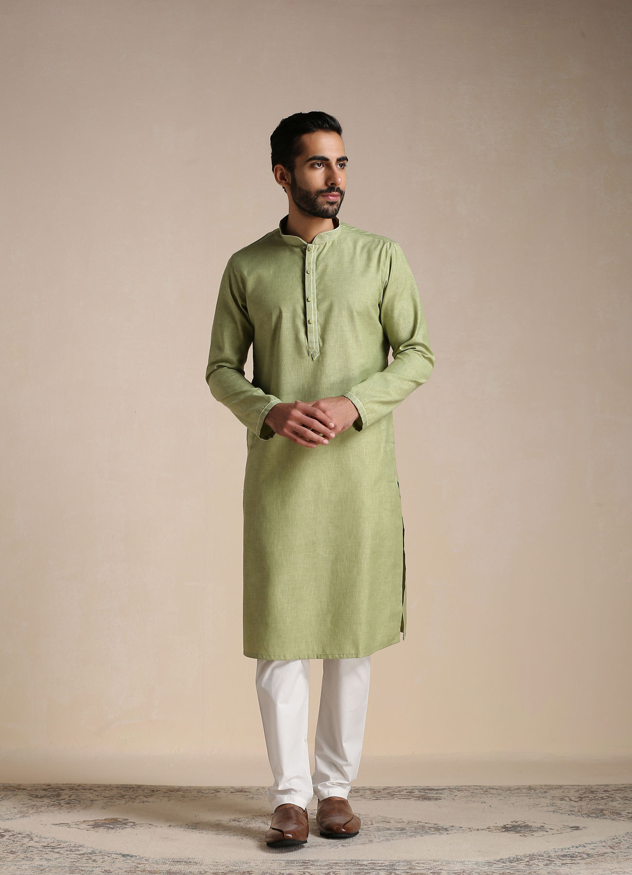 Manyavar Men Green Kurta With Embroidered Collar