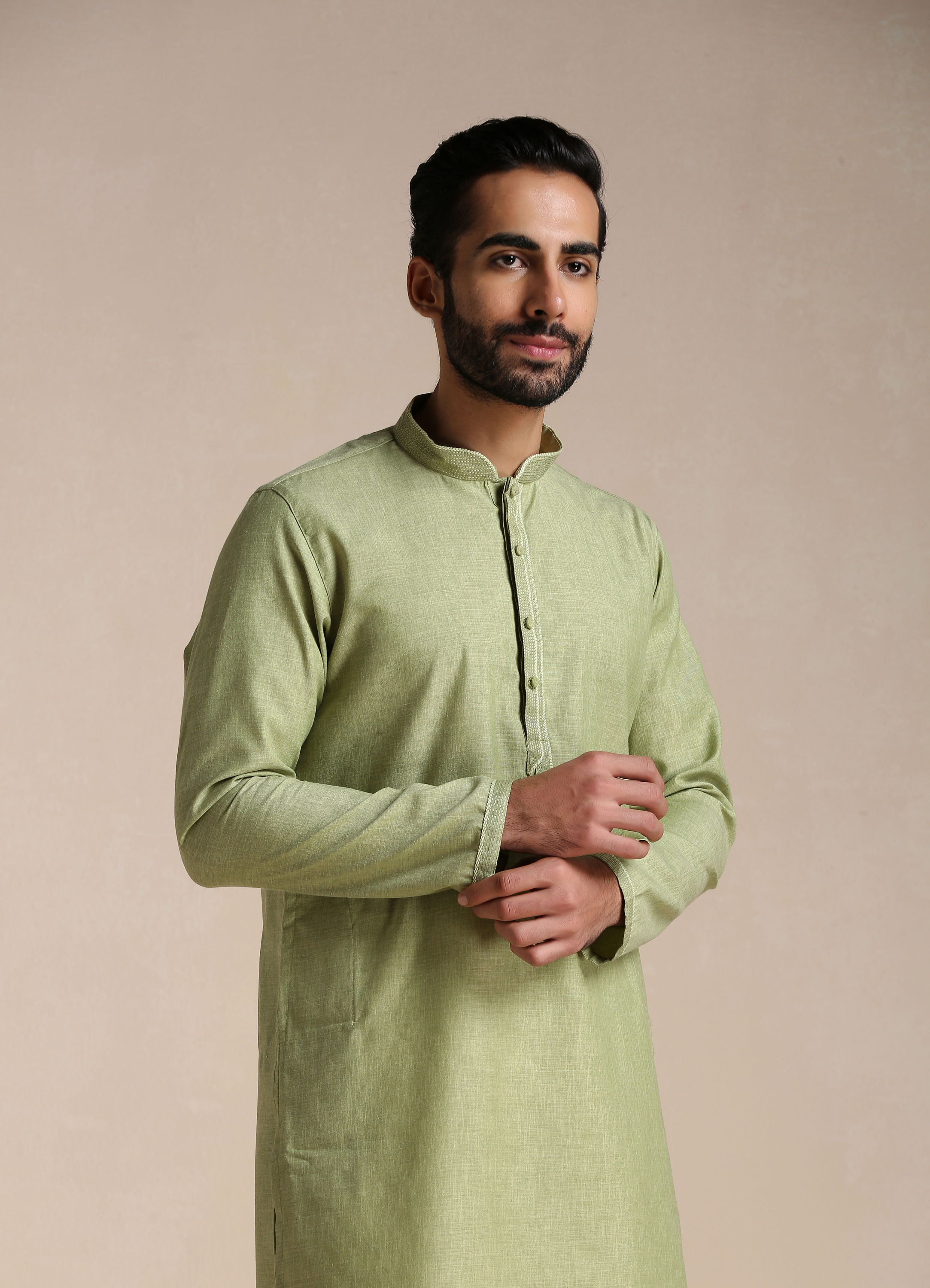 Manyavar Men Green Kurta With Embroidered Collar