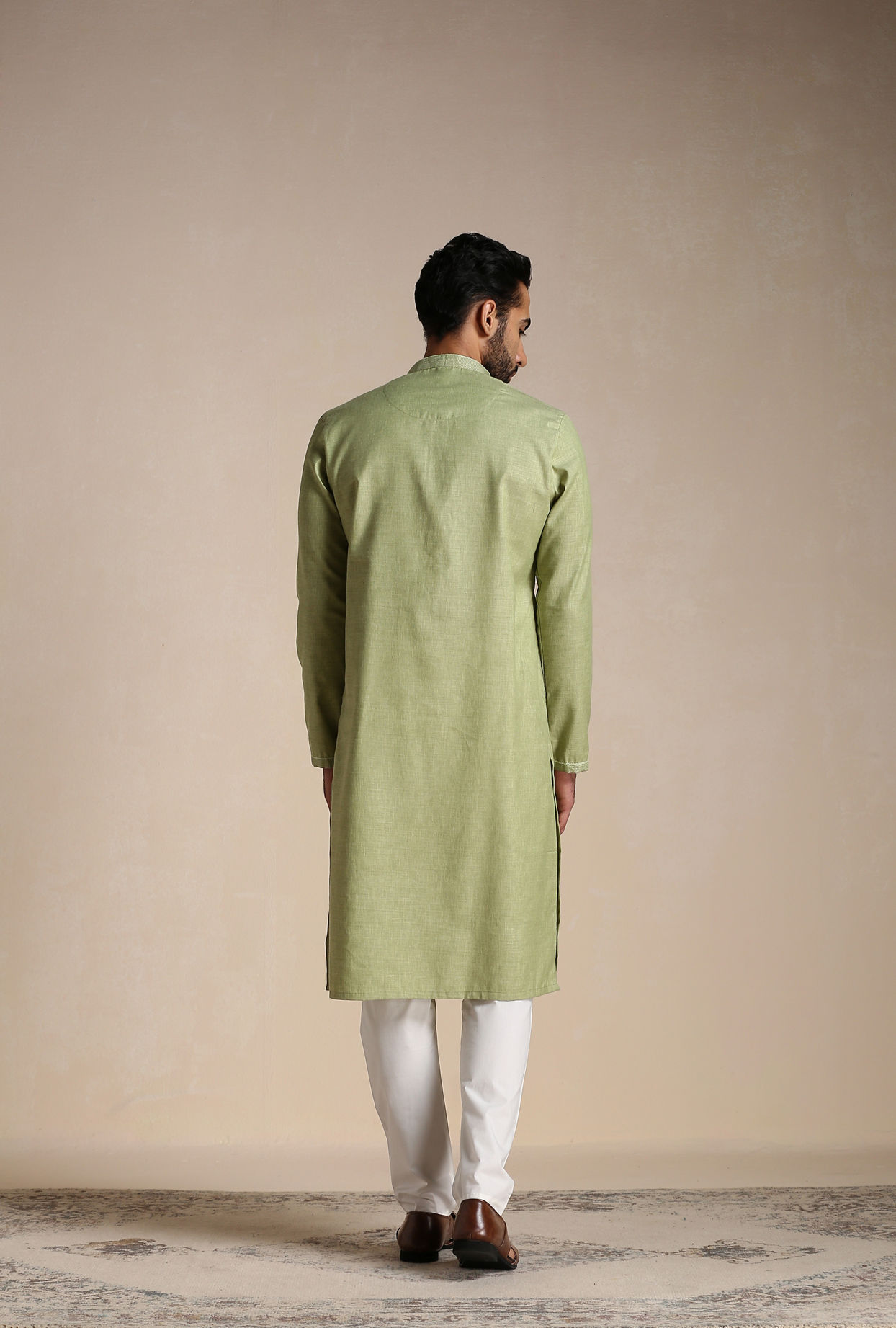 Manyavar Men Green Kurta With Embroidered Collar