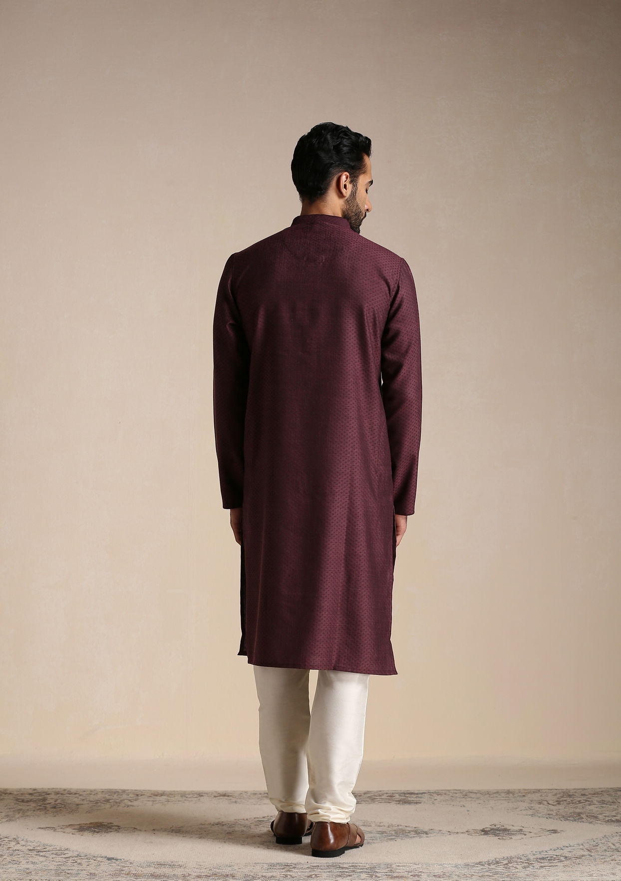 alt message - Manyavar Men Mauve Wine Dotted Patterned Kurta Set image number 3