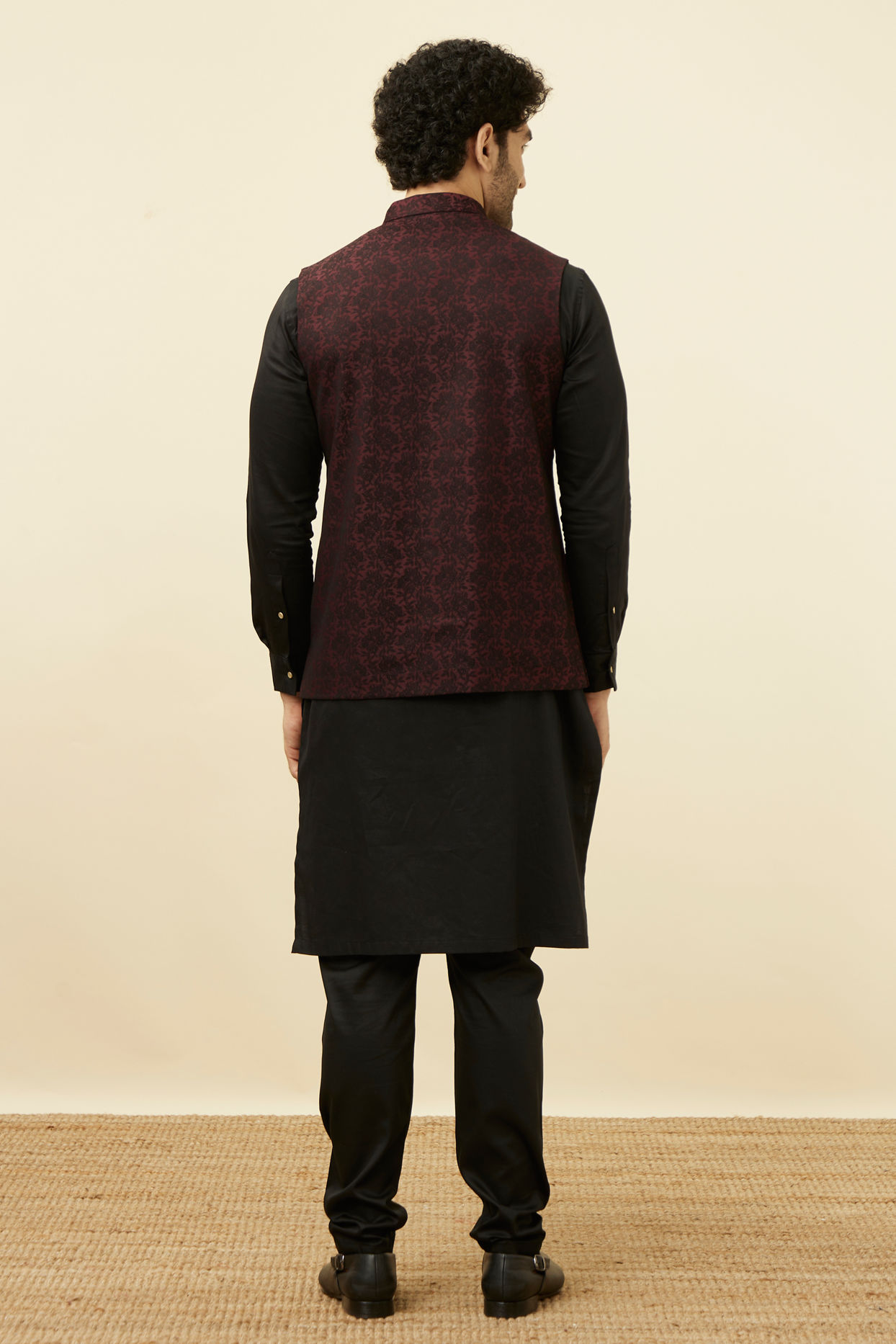 alt message - Manyavar Men Maroon Self Design Bandhgala Jacket image number 3