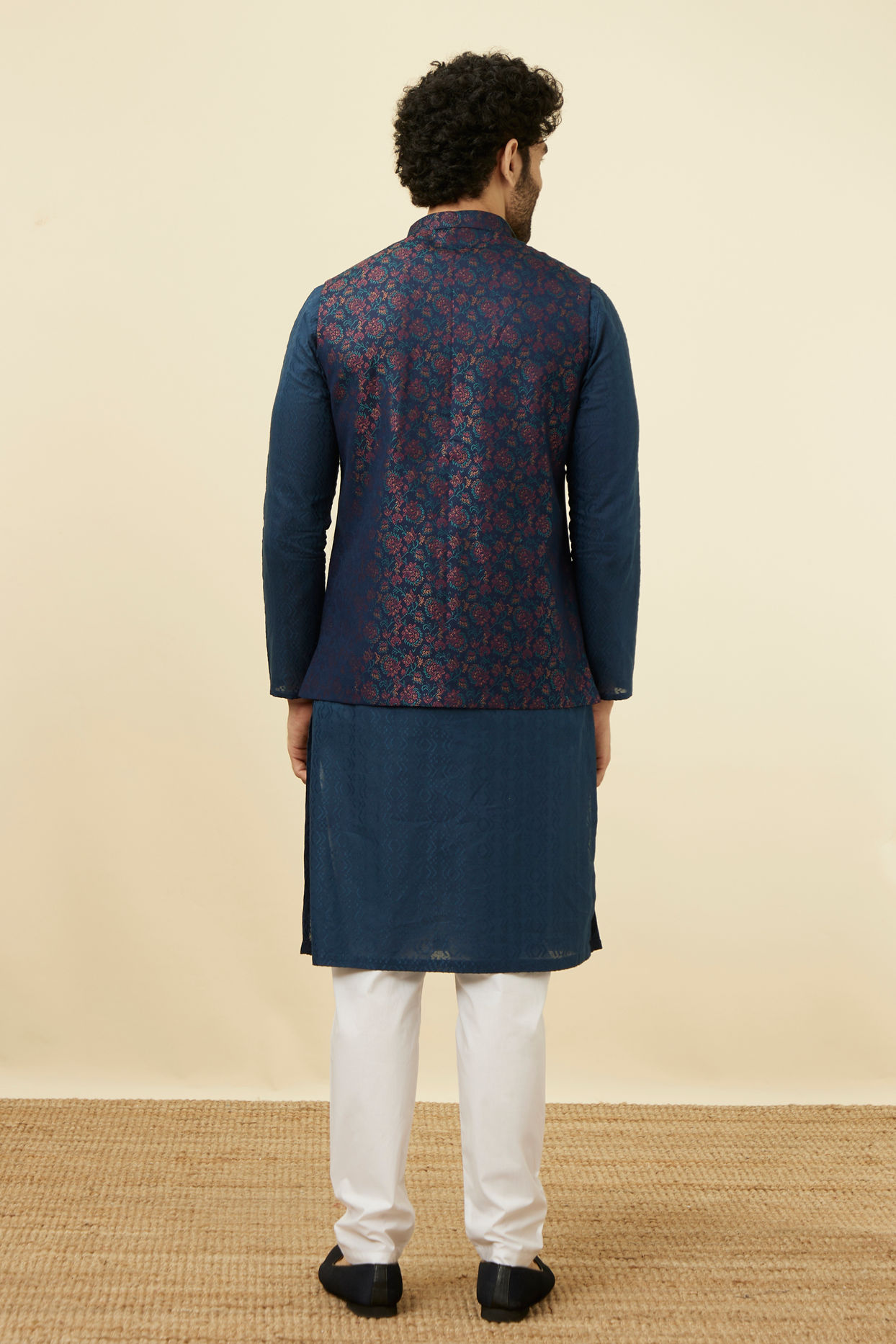 alt message - Manyavar Men Navy Blue Floral Patterned Half Jacket image number 3