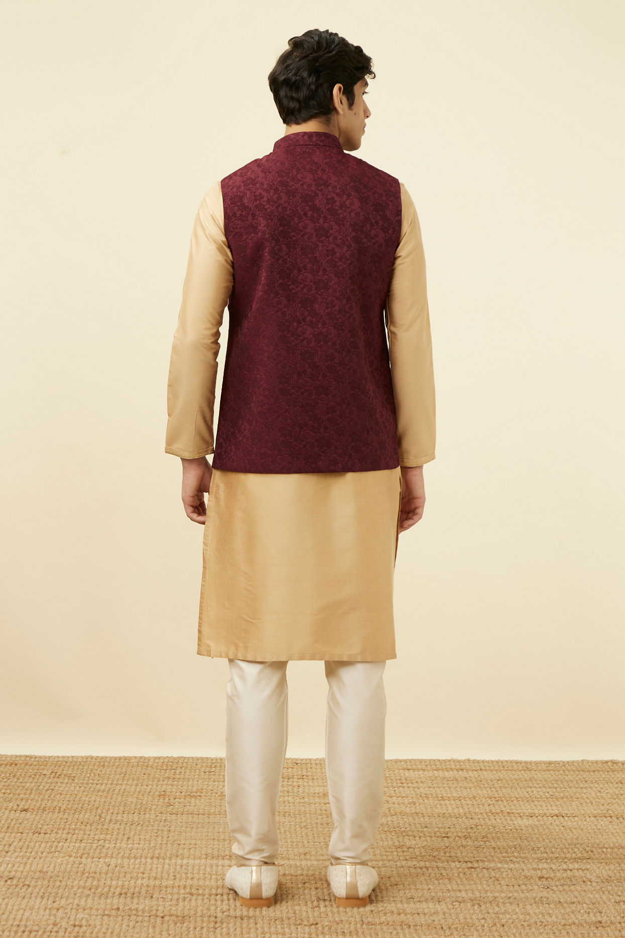 alt message - Manyavar Men Cabernet Red Bel Buti Patterned Jacket image number 3