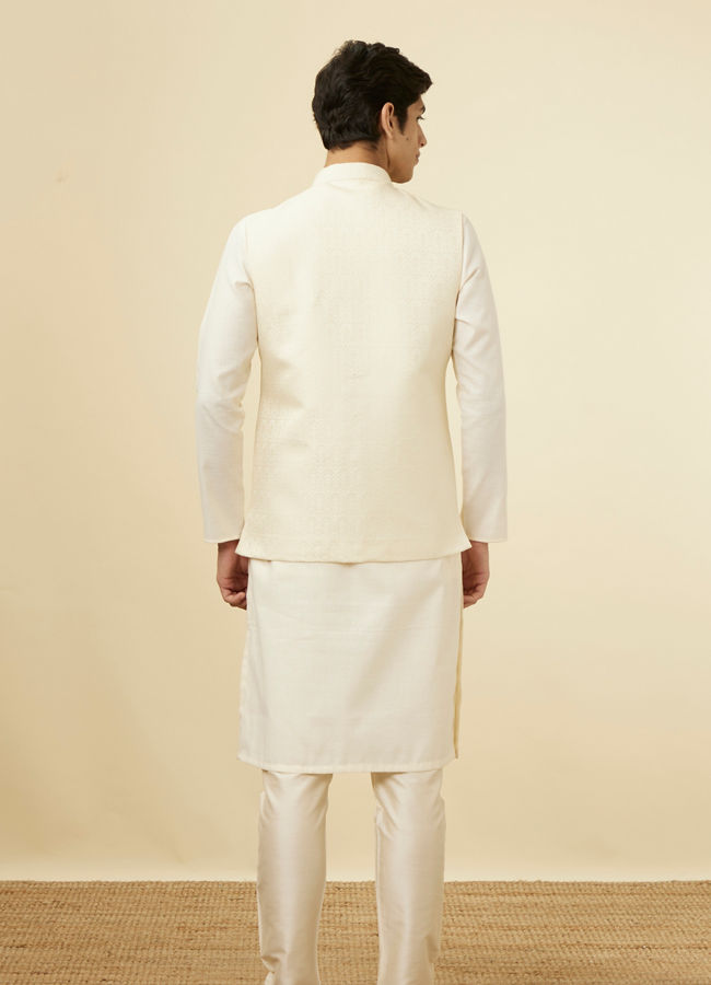 alt message - Manyavar Men Pearl White Bel Buti Patterned Jacket image number 3