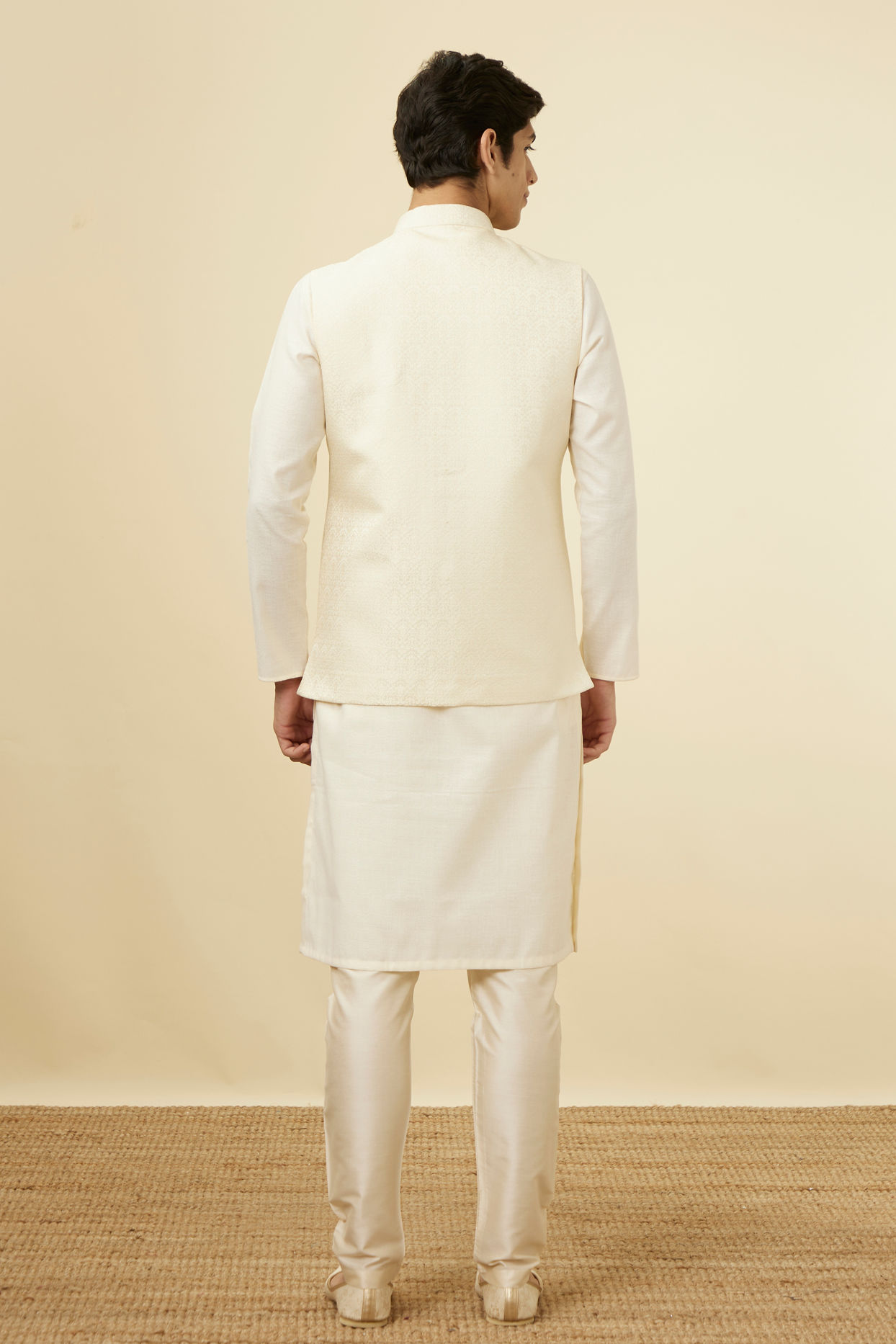 alt message - Manyavar Men Pearl White Bel Buti Patterned Jacket image number 3