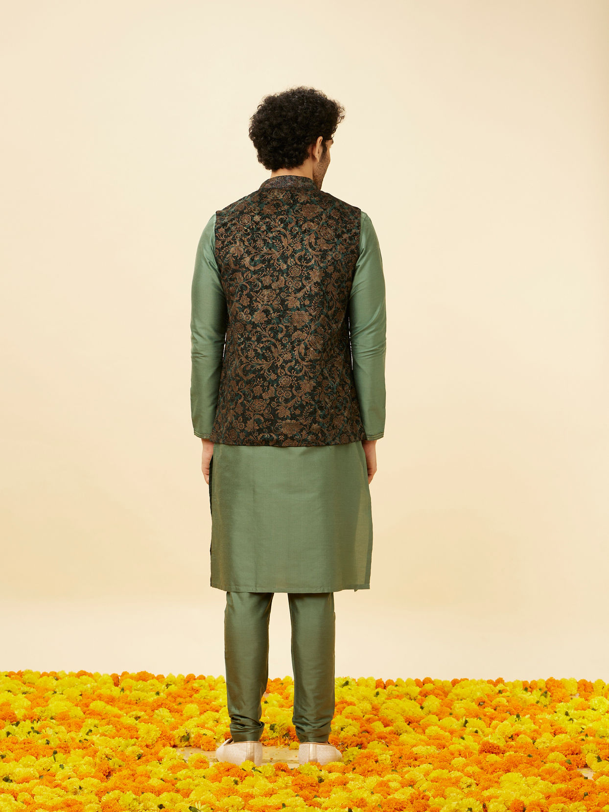 alt message - Manyavar Men Bottle Green Bel Buti Patterned Jacket image number 3