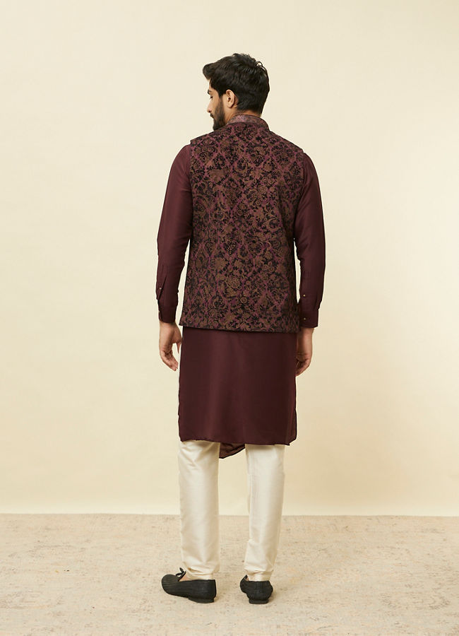 alt message - Manyavar Men Mauve Wine Bel Buti Patterned Jacket image number 3