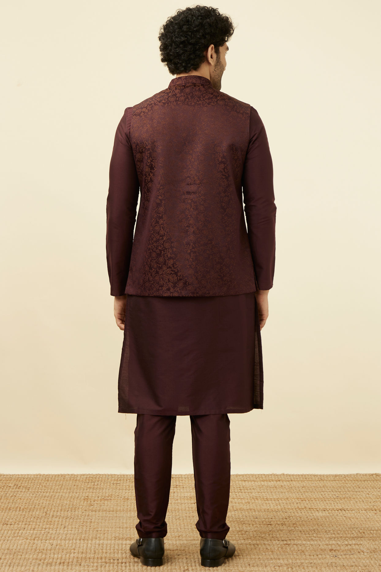 alt message - Manyavar Men Mauve Wine Bel Buti Patterned Jacket image number 3