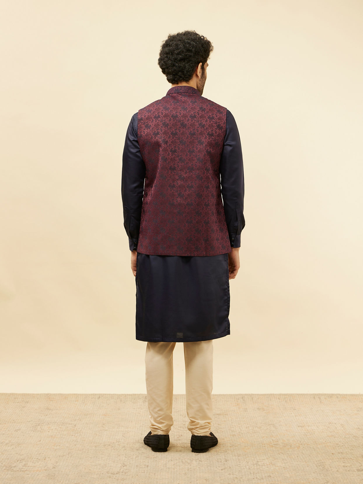 alt message - Manyavar Men Wine Sprig Patterned Jacket image number 3