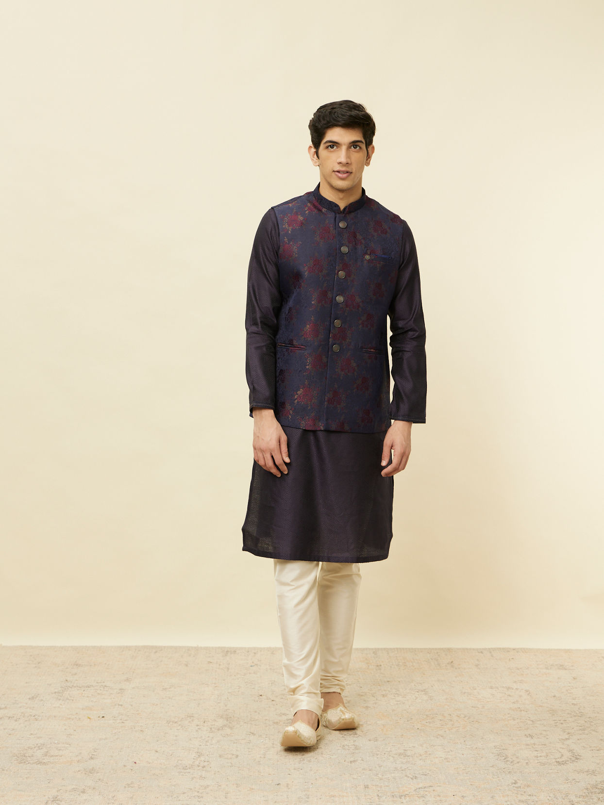 alt message - Manyavar Men Navy Blue Floral Patterned Jacket image number 2