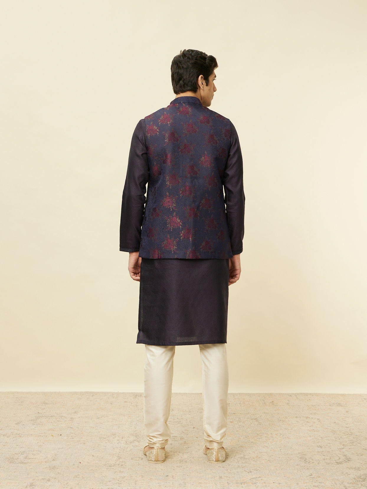 alt message - Manyavar Men Navy Blue Floral Patterned Jacket image number 3