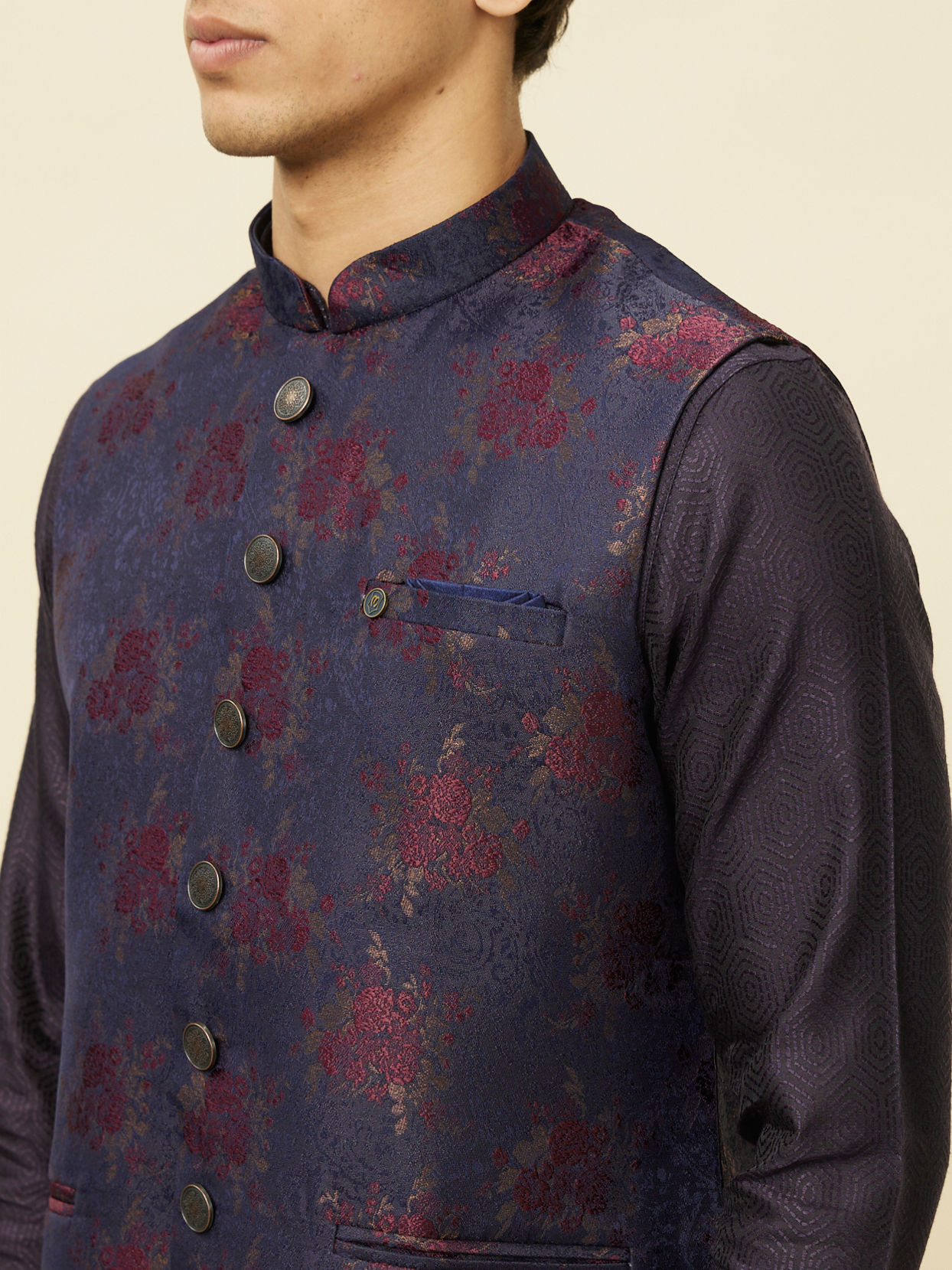 alt message - Manyavar Men Navy Blue Floral Patterned Jacket image number 1