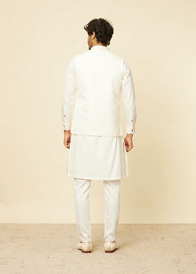 alt message - Manyavar Men Warm White Imperial Jaal Patterned Jacket image number 3