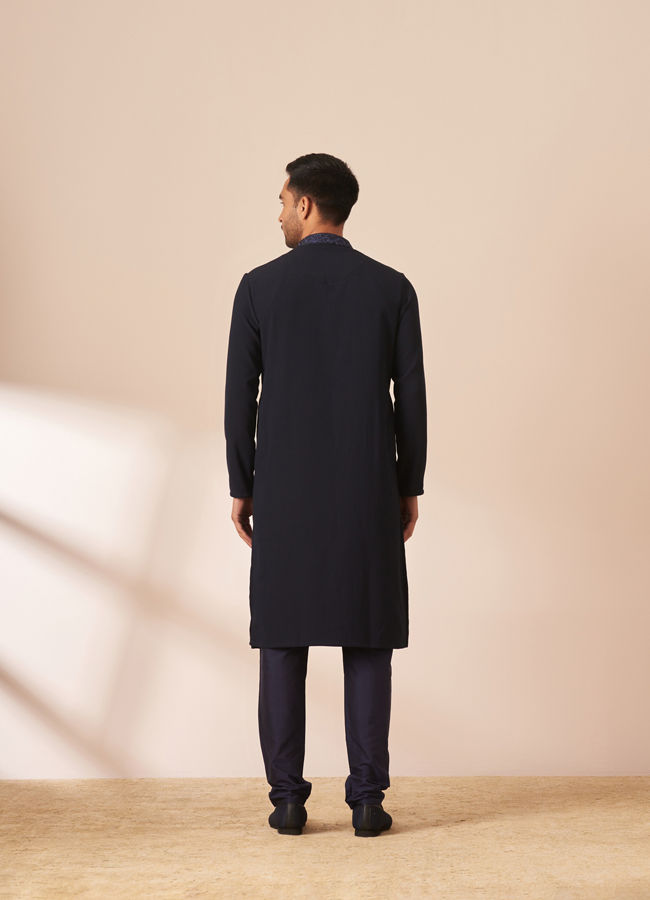 alt message - Manyavar Men Dark Blue Plain Kurta Pajama image number 4