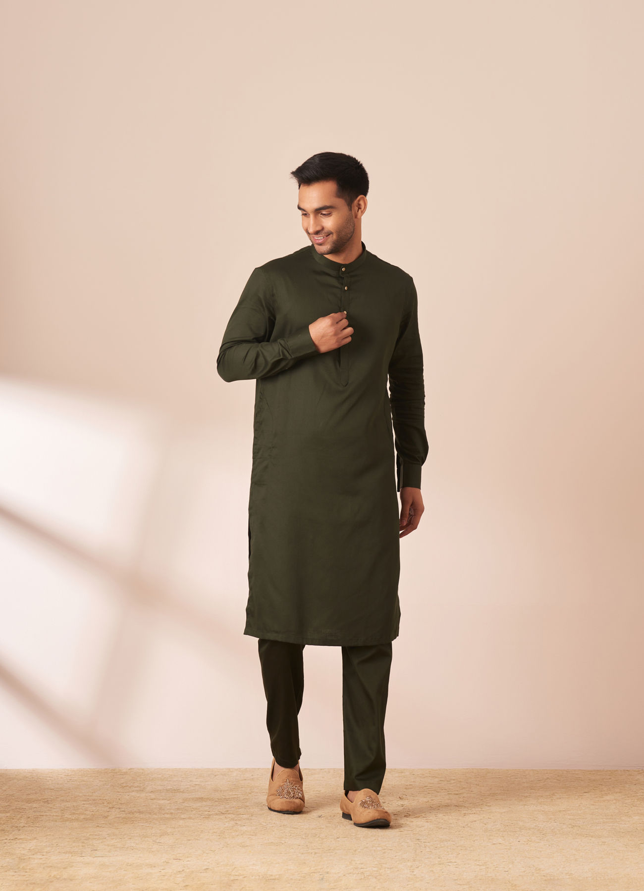 Manyavar Men Dark Green Plain Kurta Pajama