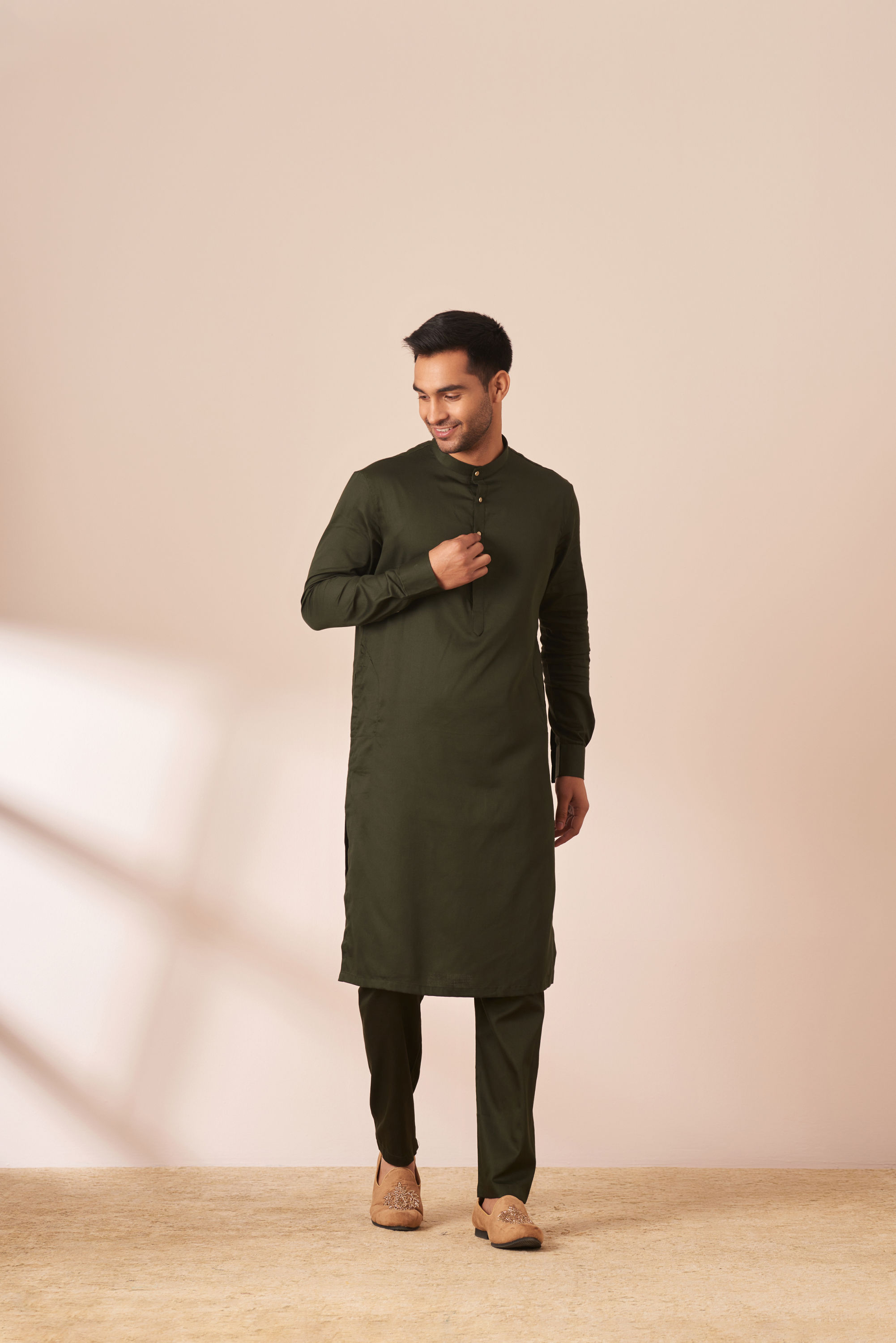 Manyavar Men Dark Green Plain Kurta Pajama