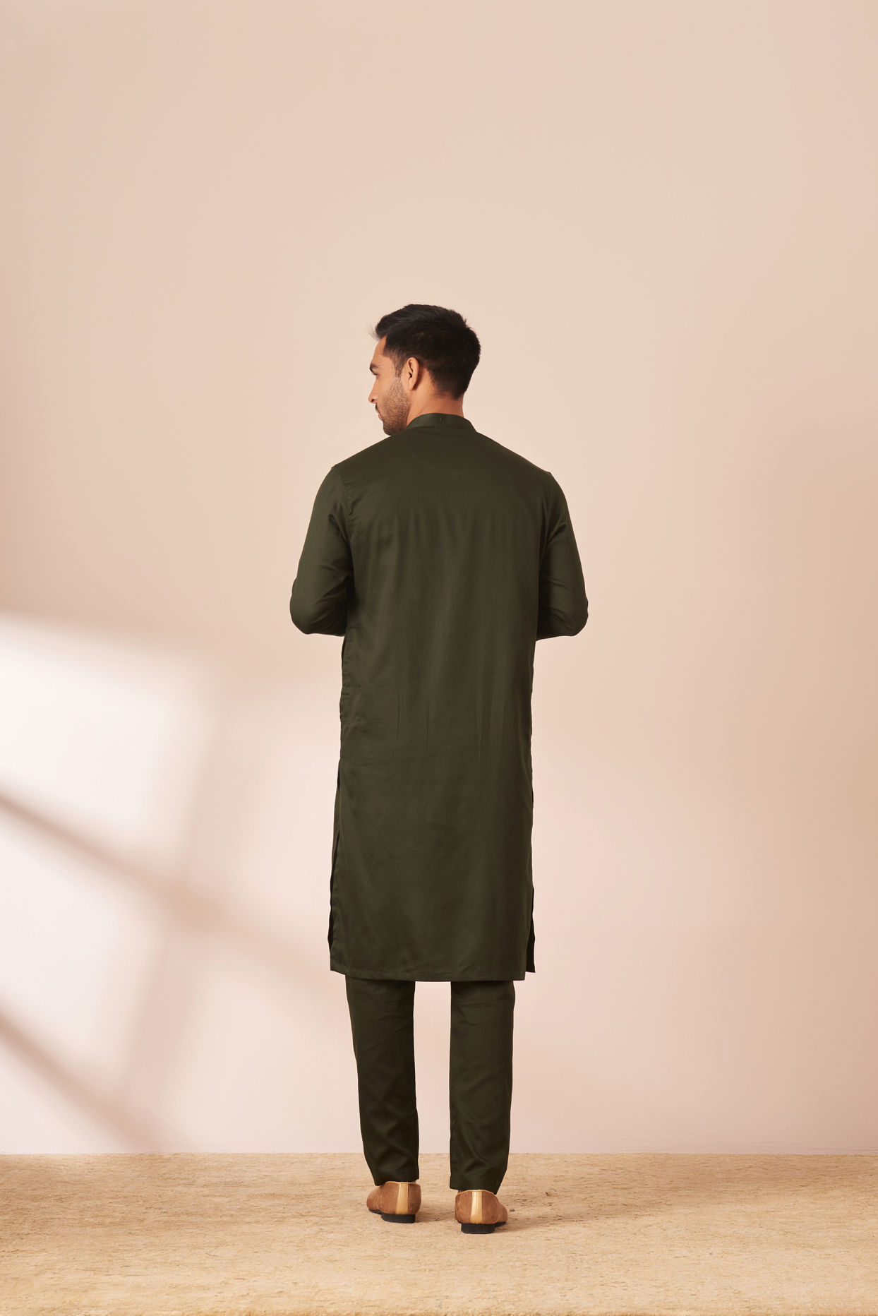 Dark Green Plain Kurta Pajama image number 4