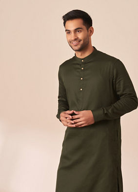 alt message - Manyavar Men Dark Green Plain Kurta Pajama image number 0