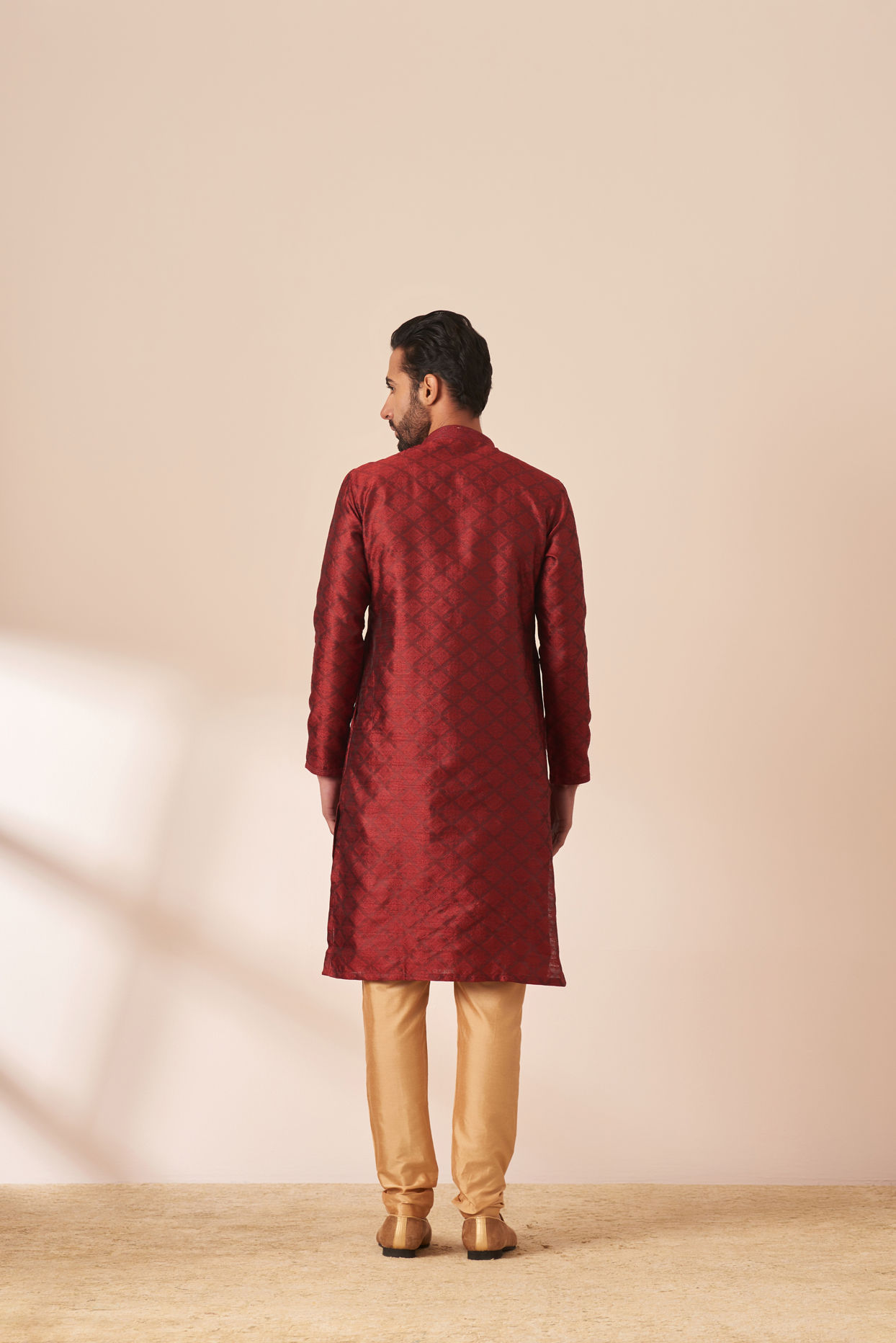 alt message - Manyavar Men Dark Maroon Jacquard Kurta Pajama image number 3