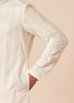 alt message - Manyavar Men Pearl White Self Striped Kurta Pajama image number 2