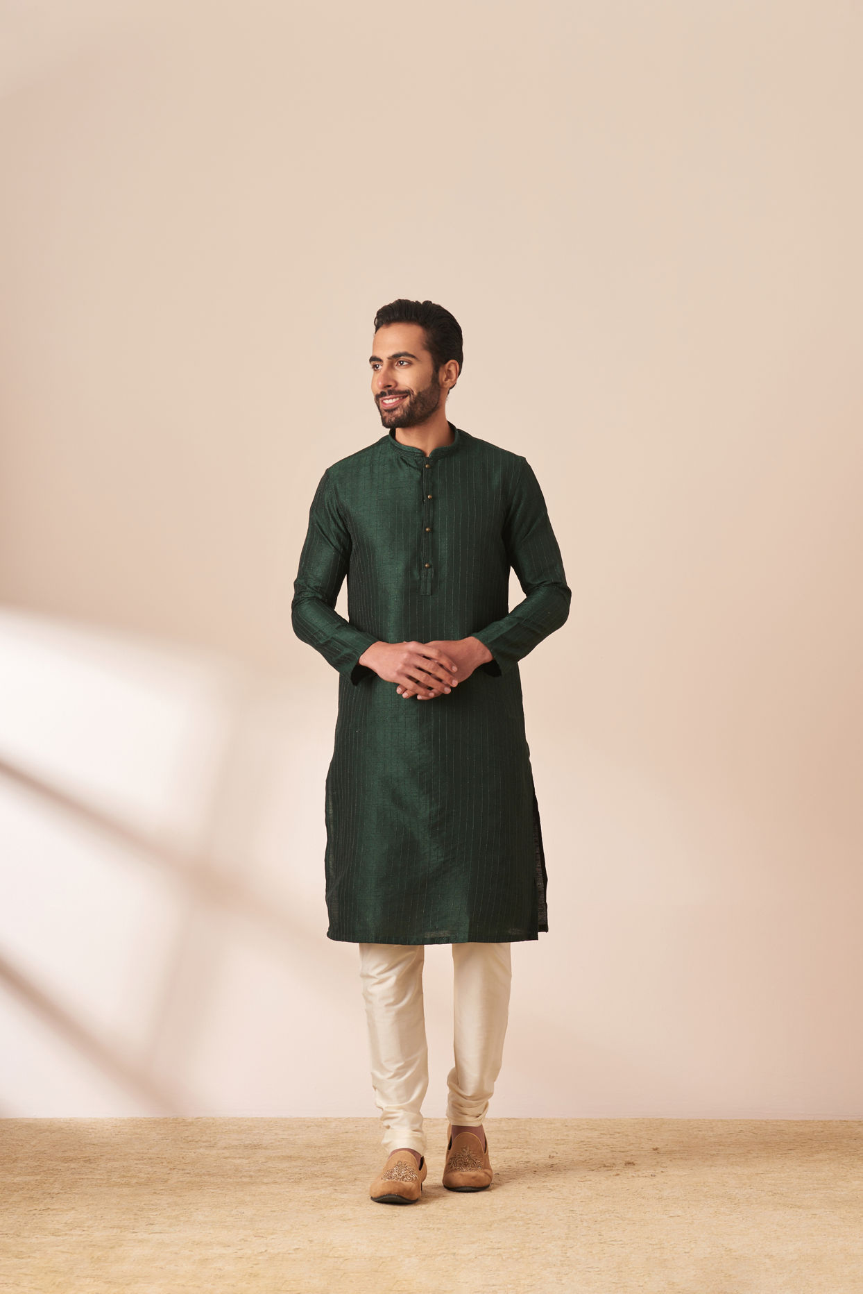 alt message - Manyavar Men Emerald Green Jacquard Kurta Pajama image number 1