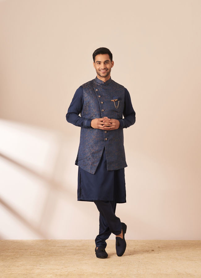 alt message - Manyavar Men Sapphire Blue Paisley Kurta Jacket Set image number 4