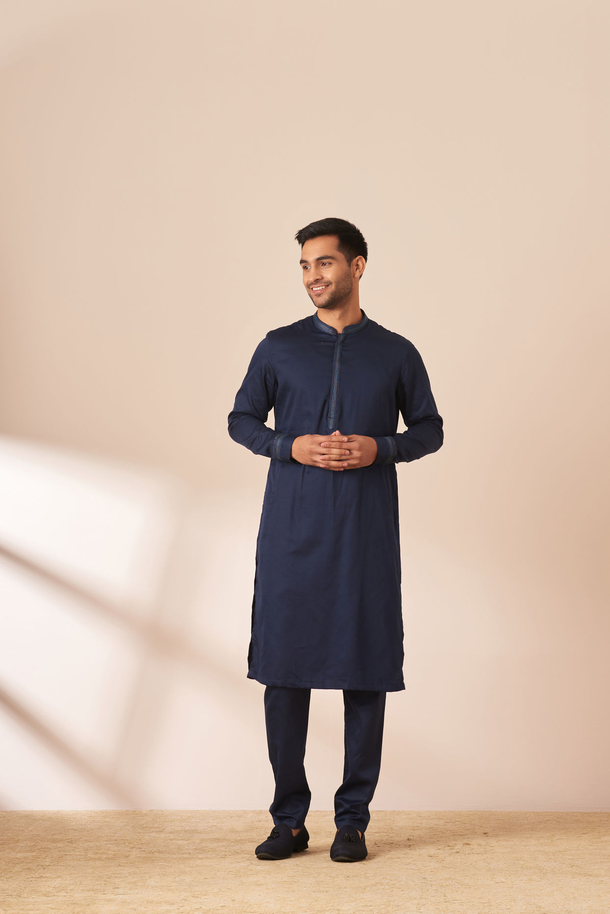 alt message - Manyavar Men Sapphire Blue Paisley Kurta Jacket Set image number 2