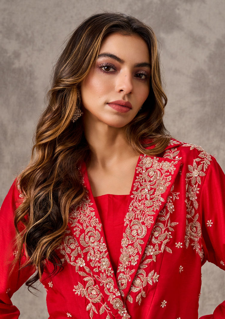 Twamev Women Resplendent Red Indo Western Outfit